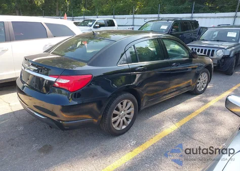 2013 Chrysler 200 Touring z USA, uszkodzony, nr VIN 1C3CCBBB8DN701736